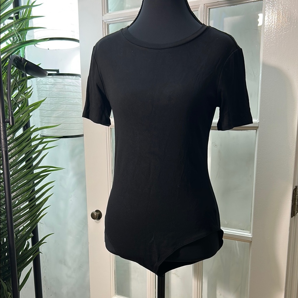 Sleek Black Short Sleeve Fitted Bodysuit